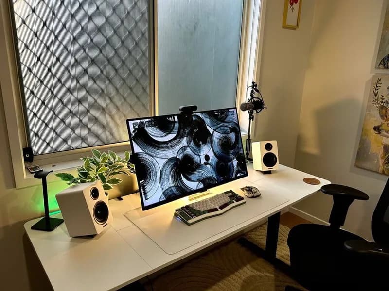 White Creator Gaming Studio