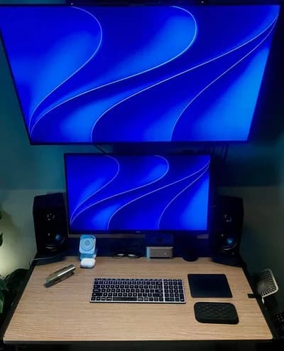 Dual-Monitor Blue Battlestation